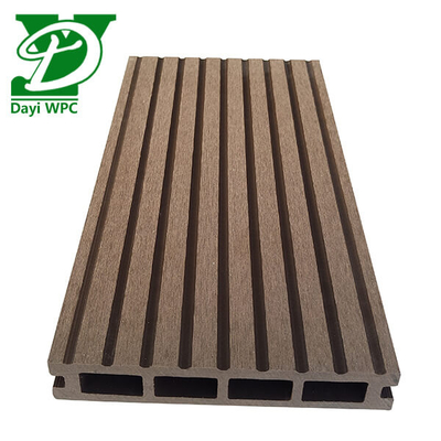 Decking de material compuesto hueco resistente al agua para proyectos al aire libre