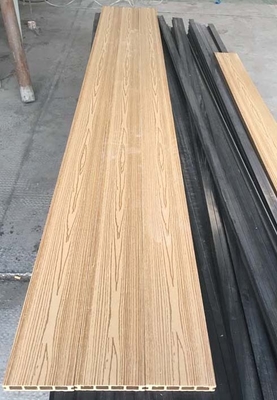 Decking de WPC compuesto impermeable comercial con diseño hueco