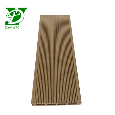Decking de WPC compuesto resistente al agua de estilo contemporáneo