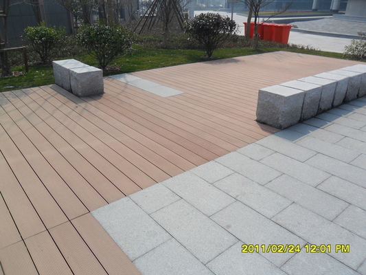Tamaño 140x23mm Decking exterior de WPC estilo de diseño moderno resistente al desgaste