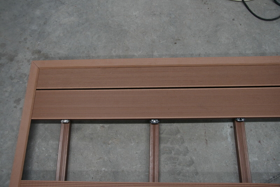 Tamaño 140x23mm Decking exterior de WPC estilo de diseño moderno resistente al desgaste