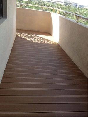 Piso de cubierta exterior WPC antiagua hueco para piscinas por encima de 18 mm