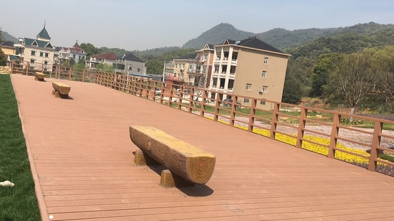 Decking de WPC compuesto duradero personalizado para piscinas y jardines