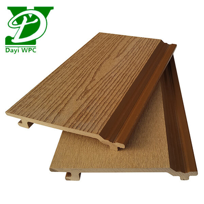 Revestimiento de WPC duradero de 156*21 mm con listones para decoración exterior