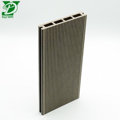 3D Embossed WPC Decking Flooring Outdoor Customizable también puede ser usado para la construcción de pisos.