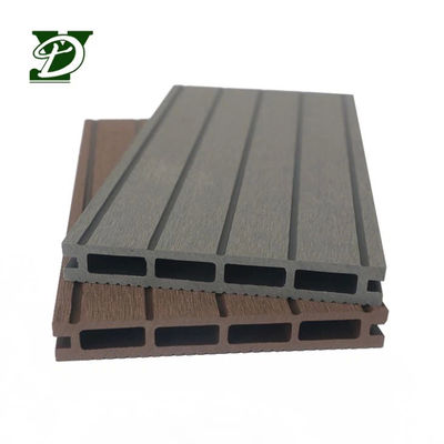 Decking al aire libre durable impermeable moderno de bajo mantenimiento de WPC