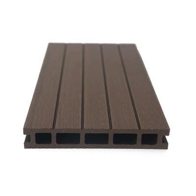Amplia variedad de estilos y ricos en tipos Decking de WPC impermeable para pisos al aire libre
